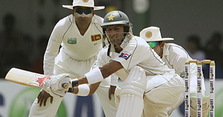 Sri Lanka seize control after Pakistan collapse